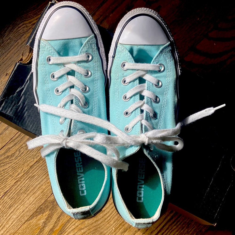 Converse sneakers, size 9 in color mint